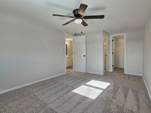 946 W Arlington Lane, Crete, IL 60417