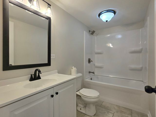 946 W Arlington Lane, Crete, IL 60417