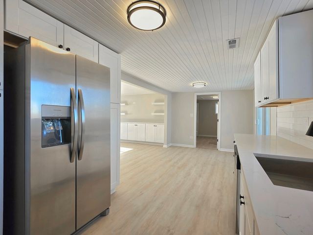 946 W Arlington Lane, Crete, IL 60417