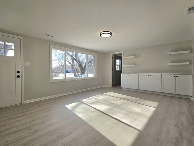 946 W Arlington Lane, Crete, IL 60417