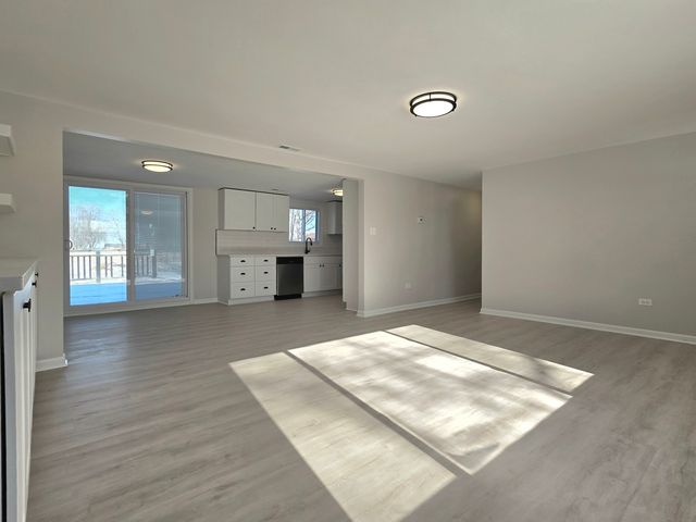 946 W Arlington Lane, Crete, IL 60417