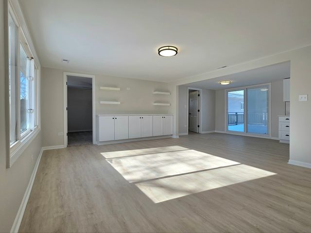 946 W Arlington Lane, Crete, IL 60417