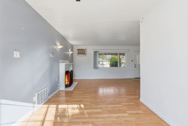 10 E Vivian Dr, Pleasant Hill, CA 94523