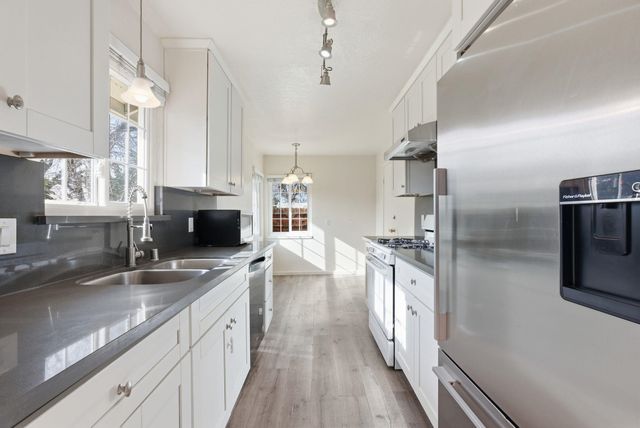 10 E Vivian Dr, Pleasant Hill, CA 94523