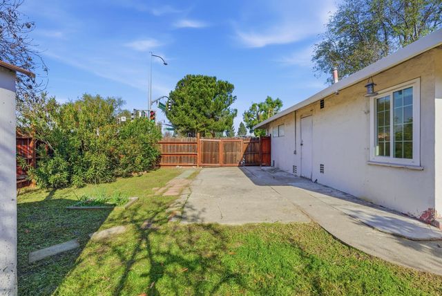 10 E Vivian Dr, Pleasant Hill, CA 94523