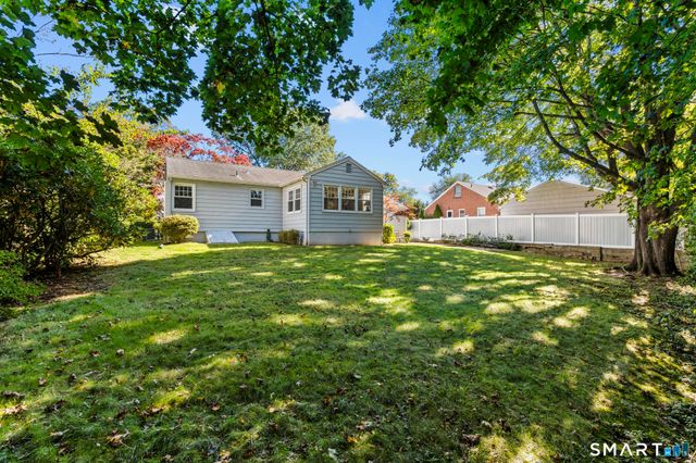 12 Palmer Woods Circle, Branford, CT 06405