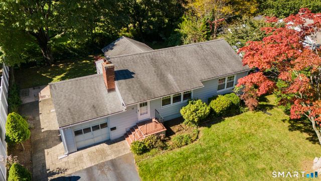 12 Palmer Woods Circle, Branford, CT 06405