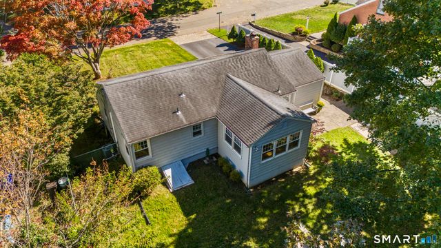 12 Palmer Woods Circle, Branford, CT 06405