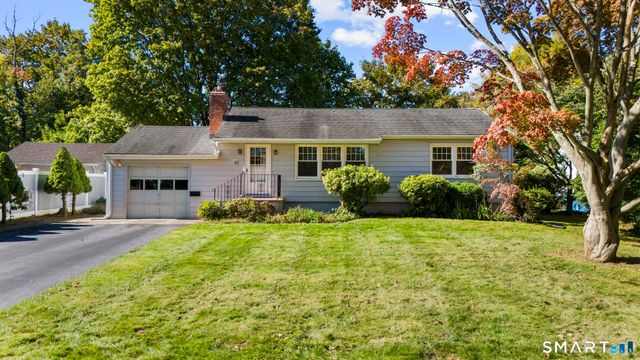 12 Palmer Woods Circle, Branford, CT 06405