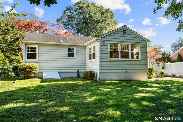 12 Palmer Woods Circle, Branford, CT 06405