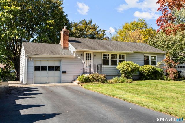 12 Palmer Woods Circle, Branford, CT 06405