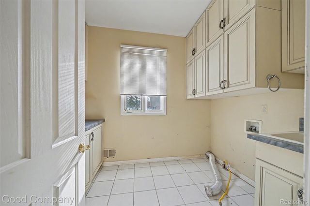 41714 Dukesbury Court, Novi, MI 48375