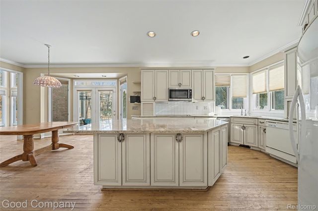 41714 Dukesbury Court, Novi, MI 48375