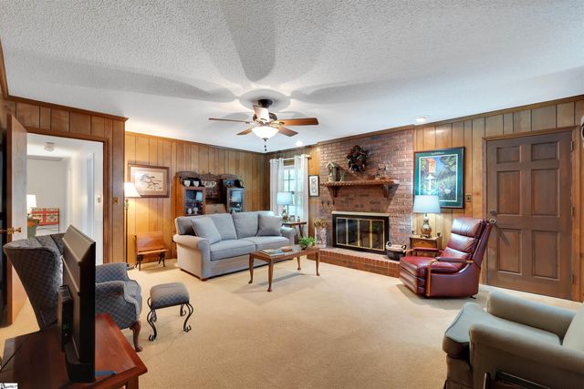 401 Woodland Way, Laurens, SC 29360