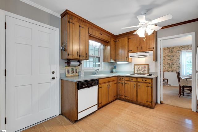 401 Woodland Way, Laurens, SC 29360