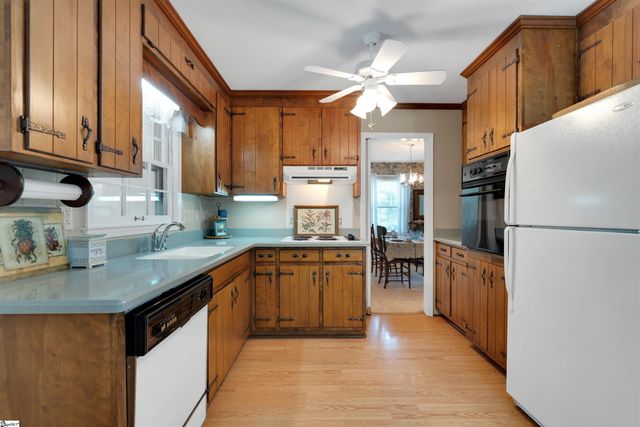 401 Woodland Way, Laurens, SC 29360