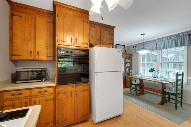 401 Woodland Way, Laurens, SC 29360