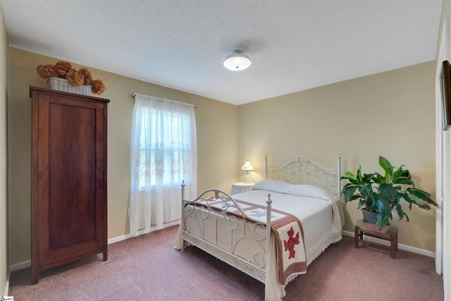 401 Woodland Way, Laurens, SC 29360