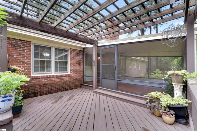 401 Woodland Way, Laurens, SC 29360