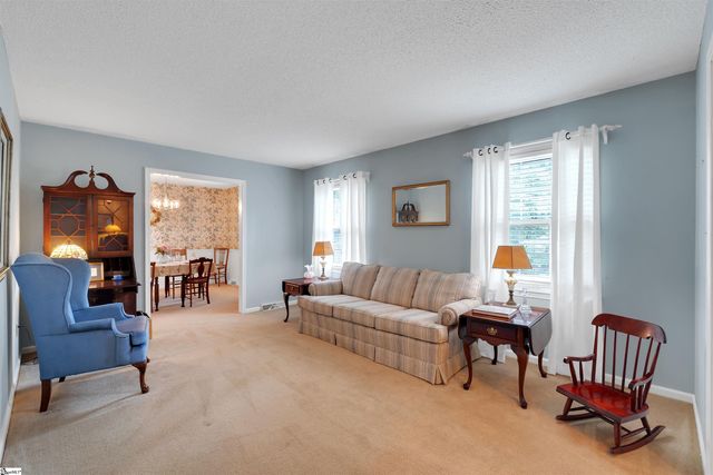 401 Woodland Way, Laurens, SC 29360