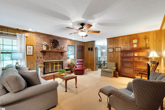 401 Woodland Way, Laurens, SC 29360