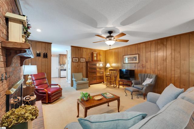 401 Woodland Way, Laurens, SC 29360