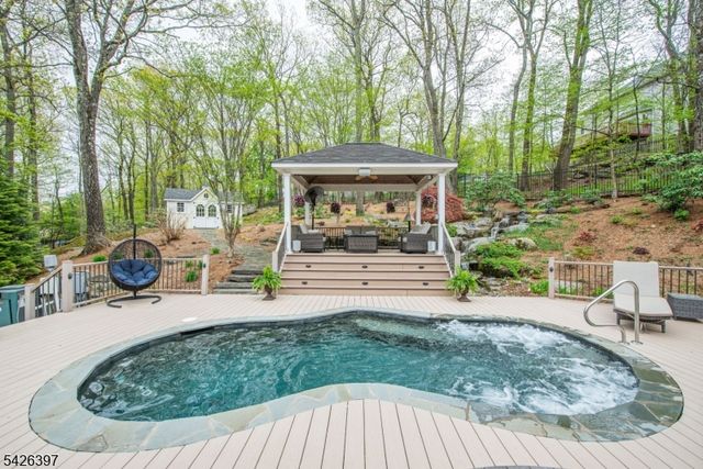 11 Surrey Ln, Sparta Twp., NJ 07871