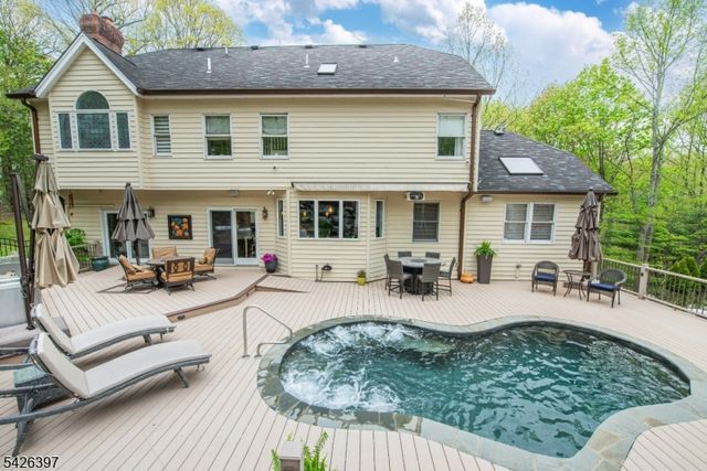 11 Surrey Ln, Sparta Twp., NJ 07871