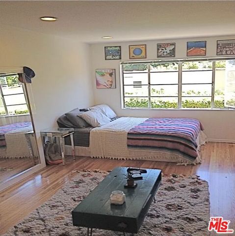 940 Hammond Street 4, West Hollywood, CA 90069