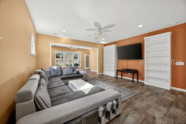 801 Village Green Ln, Okatie, SC 29909