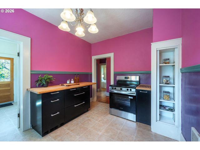 2718 MADISON St, Eugene, OR 97405