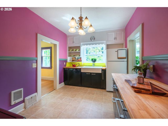 2718 MADISON St, Eugene, OR 97405