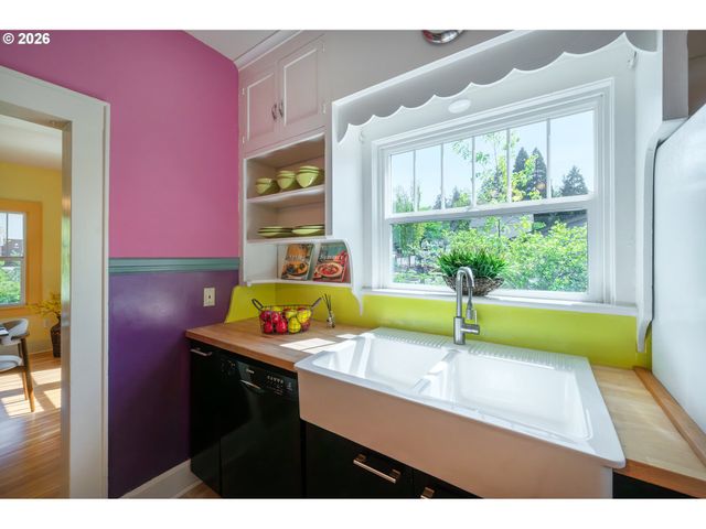 2718 MADISON St, Eugene, OR 97405