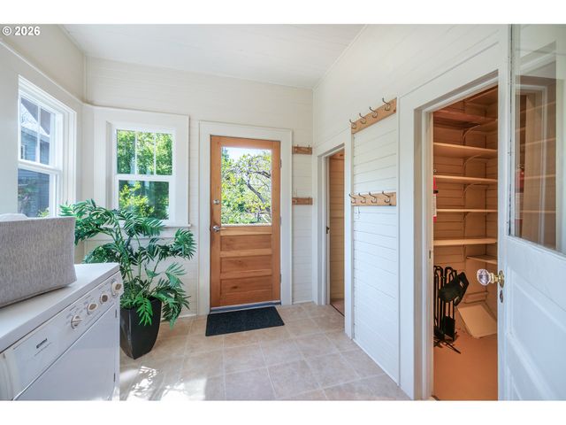 2718 MADISON St, Eugene, OR 97405