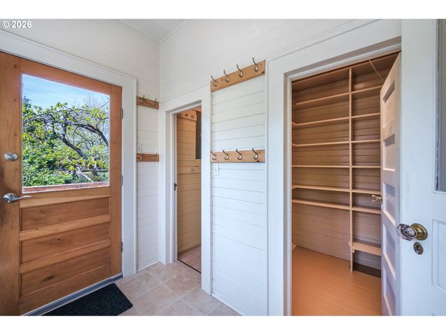 2718 MADISON St, Eugene, OR 97405