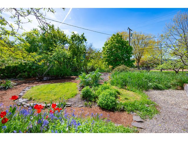 2718 MADISON St, Eugene, OR 97405