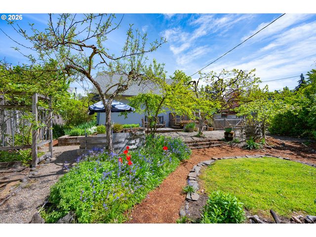 2718 MADISON St, Eugene, OR 97405