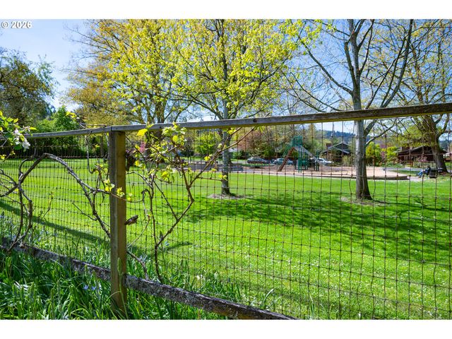 2718 MADISON St, Eugene, OR 97405