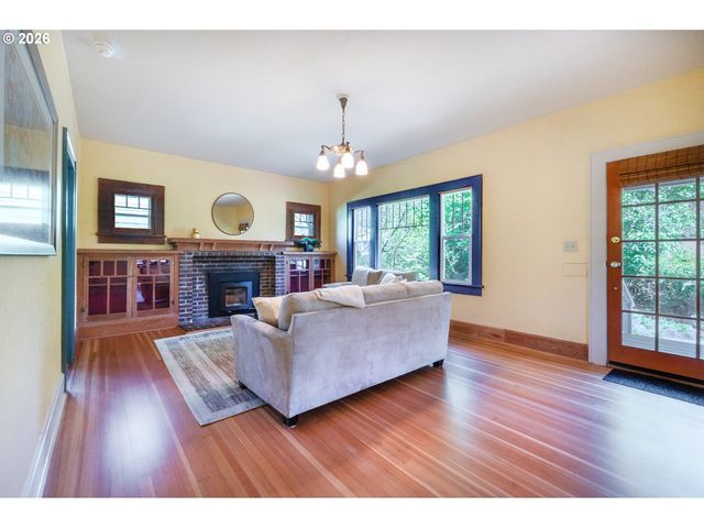 2718 MADISON St, Eugene, OR 97405