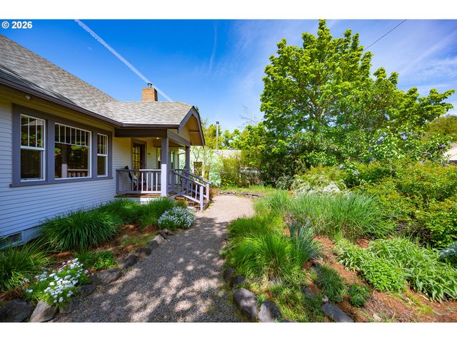 2718 MADISON St, Eugene, OR 97405