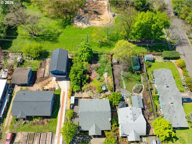 2718 MADISON St, Eugene, OR 97405