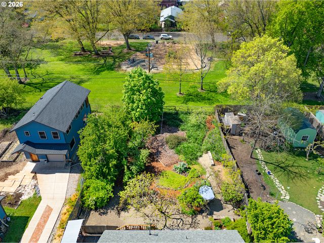 2718 MADISON St, Eugene, OR 97405