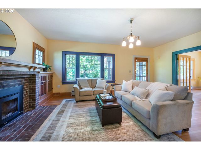 2718 MADISON St, Eugene, OR 97405