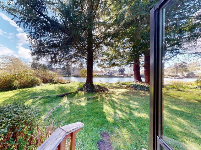 99270 WINCHUCK RIVER Rd, Brookings, OR 97415
