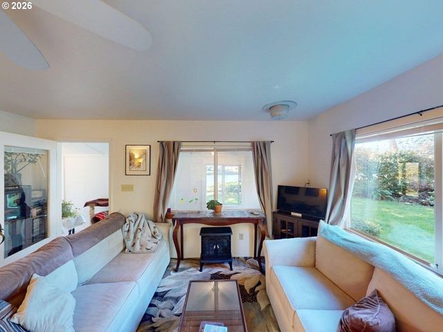 99270 WINCHUCK RIVER Rd, Brookings, OR 97415