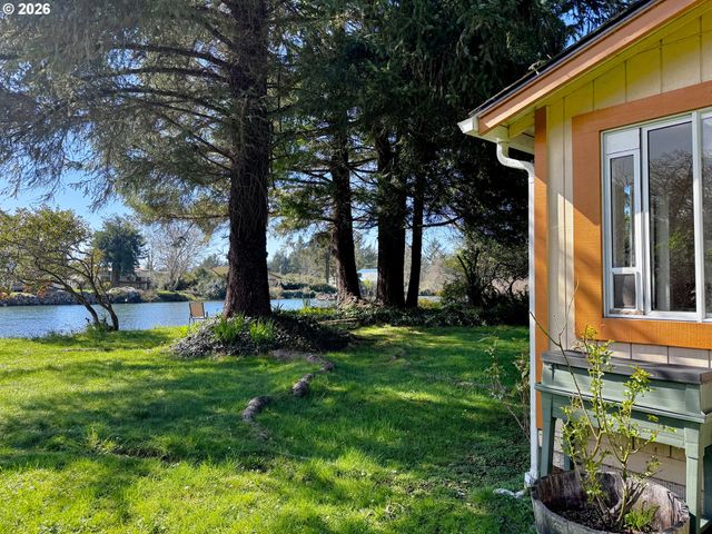 99270 WINCHUCK RIVER Rd, Brookings, OR 97415