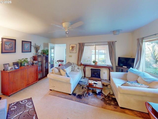 99270 WINCHUCK RIVER Rd, Brookings, OR 97415
