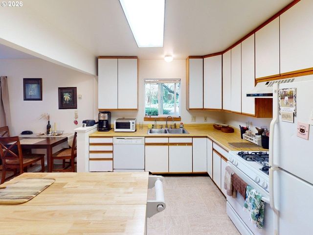 99270 WINCHUCK RIVER Rd, Brookings, OR 97415
