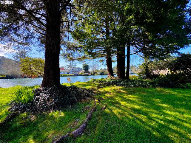 99270 WINCHUCK RIVER Rd, Brookings, OR 97415