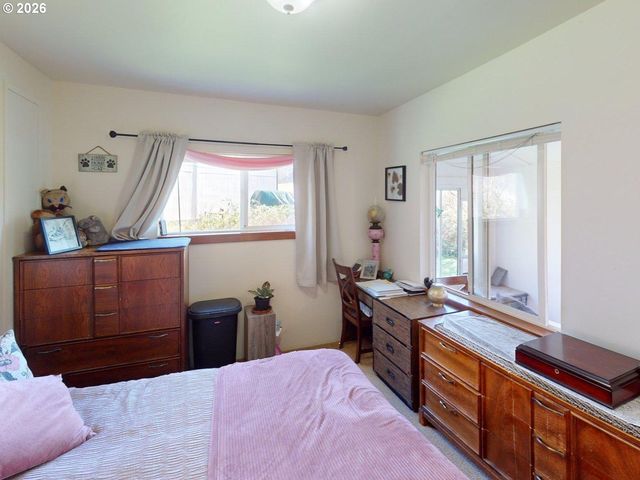 99270 WINCHUCK RIVER Rd, Brookings, OR 97415
